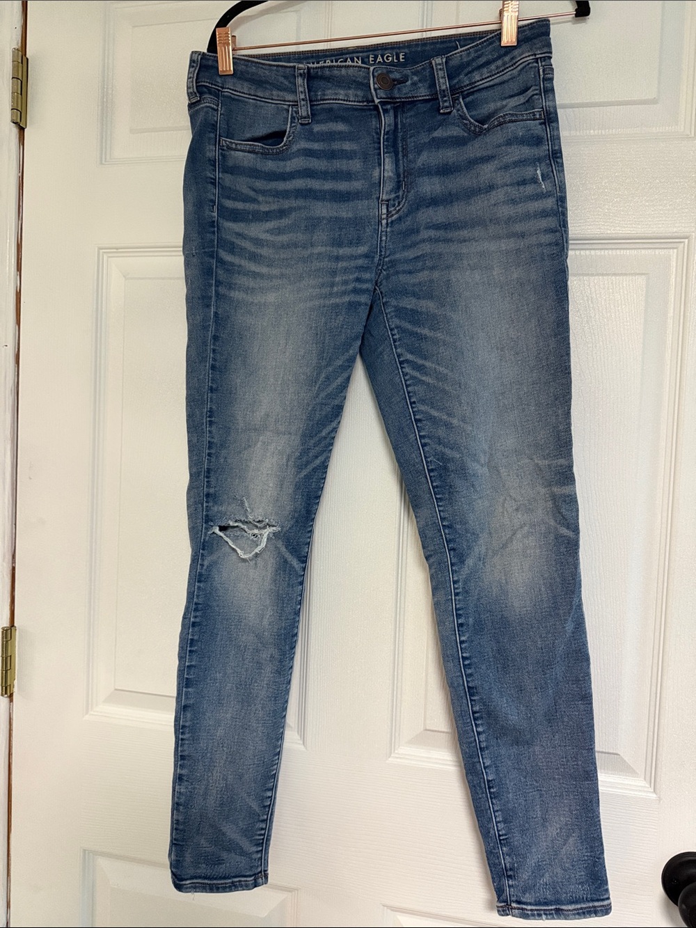 American Eagle Outfitters Light Blue Skinny Jeans with Knee Distress